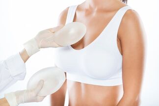 «Возрастные изменения в молочной железе начинаются уже в 25 лет», — хирург о пластике груди