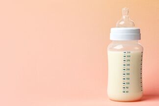 Банк грудного молока: как сцеживать, хранить и давать его ребенку?