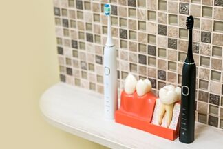 9 честных вопросов стоматологу об электрических зубных щетках