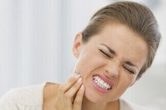 «Если не будете лечить десну, рискуете потерять зубы». Разговор со стоматологом