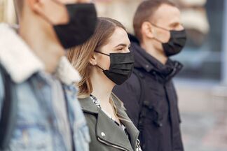 Чем могут быть опасны черные защитные маски?