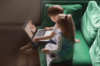 Когда вы с детьми дома. Психолог рекомендует мультфильмы, которые полезно смотреть всей семьей