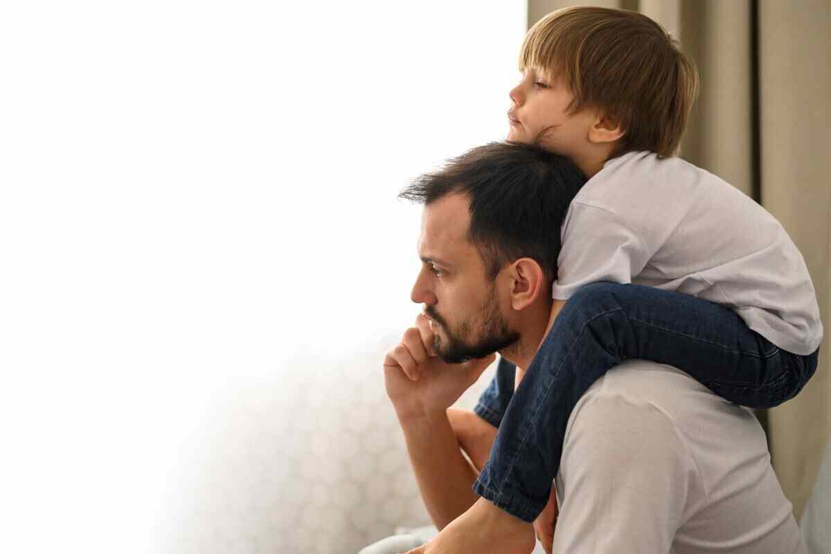 Проблема, о которой не говорят. Послеродовая депрессия у мужчин: как выглядит и что с ней делать?